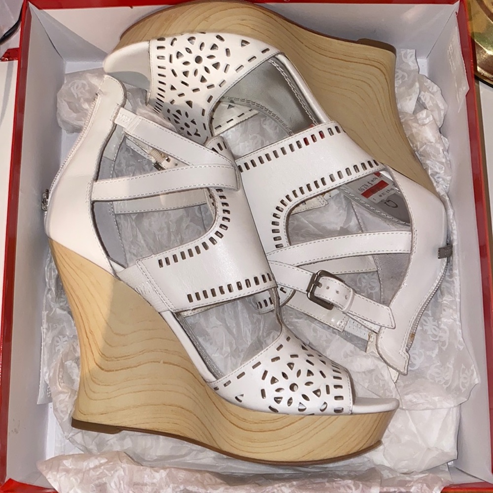 Guess wedges